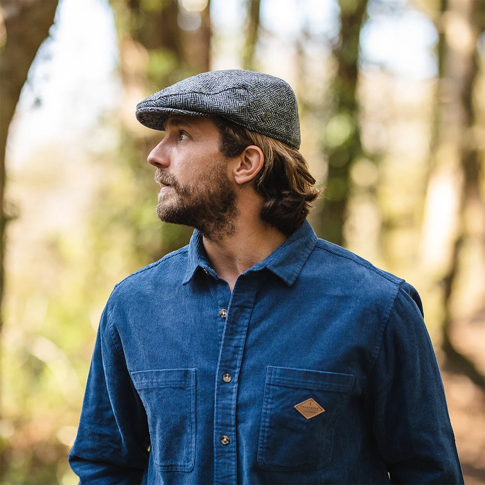 Jaxon & James Harris Tweed Herringbone Kinloch Flat Cap - Black-Grey - Image 5