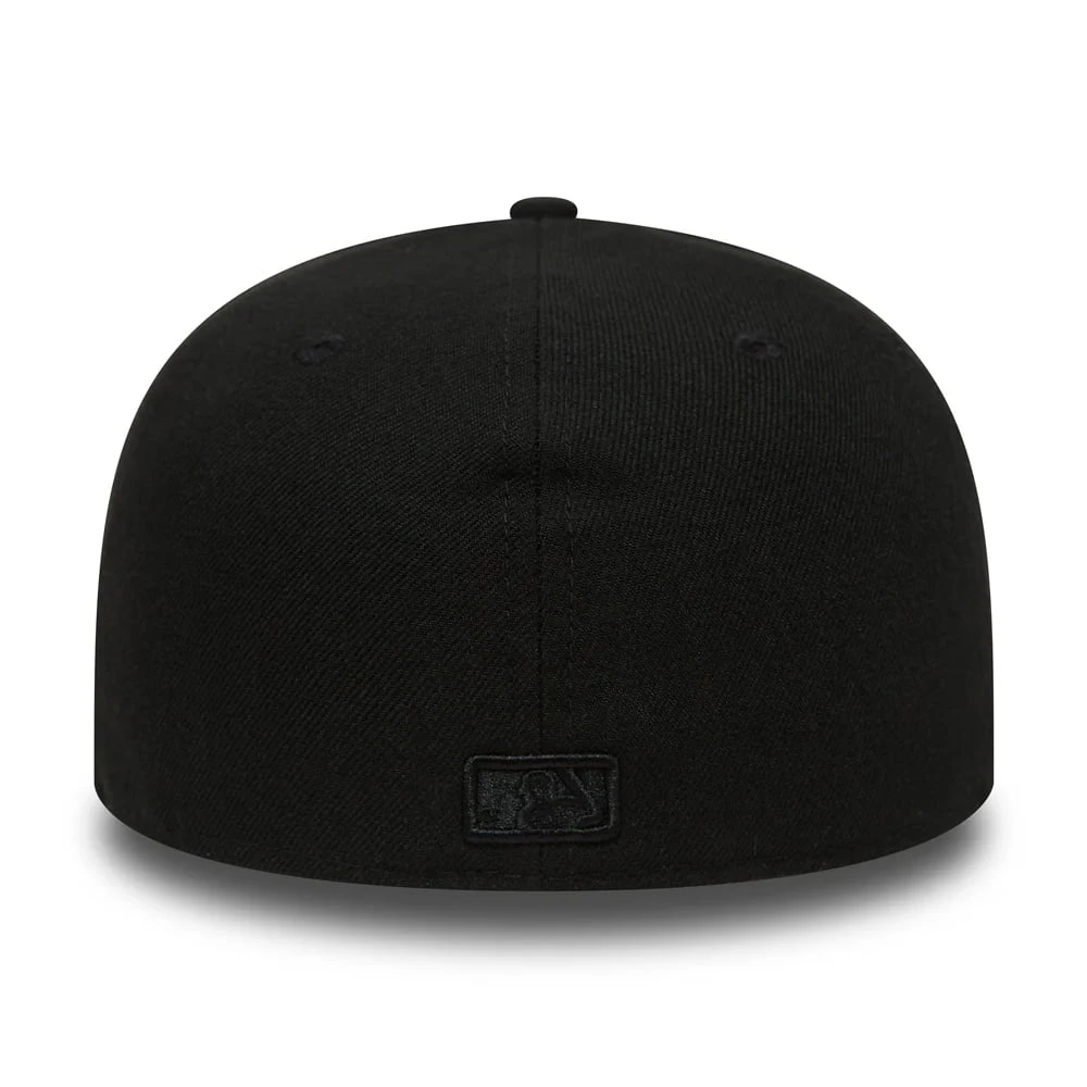 New Era 59FIFTY New York Yankees Baseball Cap - MLB League Essential - Black On Black - Image 3