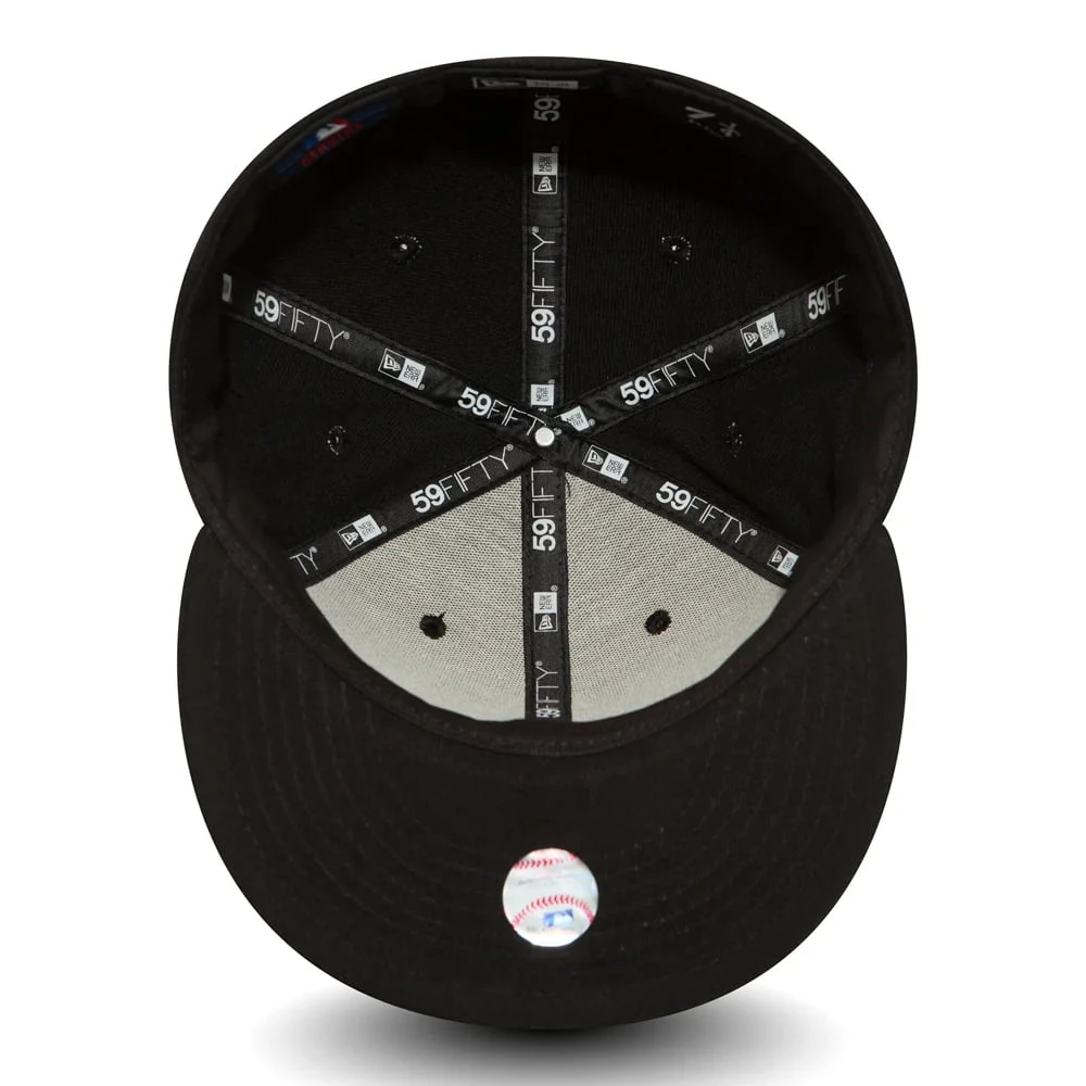 New Era 59FIFTY New York Yankees Baseball Cap - MLB League Essential - Black On Black - Image 4
