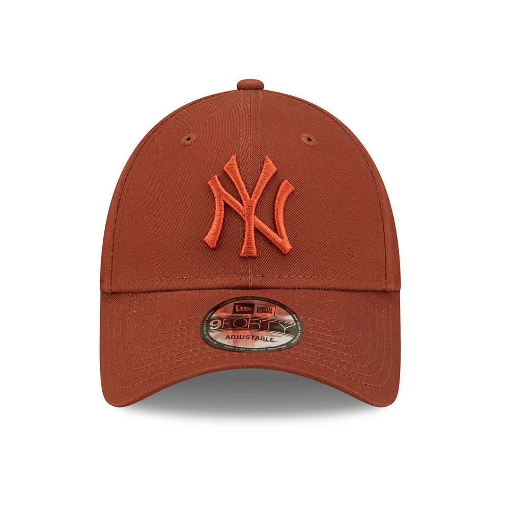 New Era 9FORTY New York Yankees Baseball Cap - MLB League Essential - Brown-Rust - Image 2