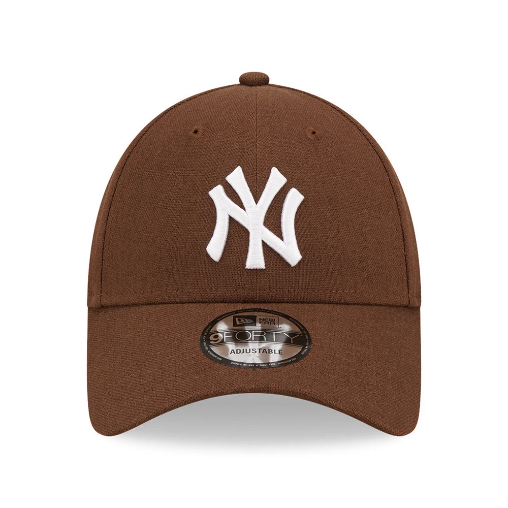 New Era 9FORTY New York Yankees Baseball Cap - MLB Linen - Rust-White - Image 2