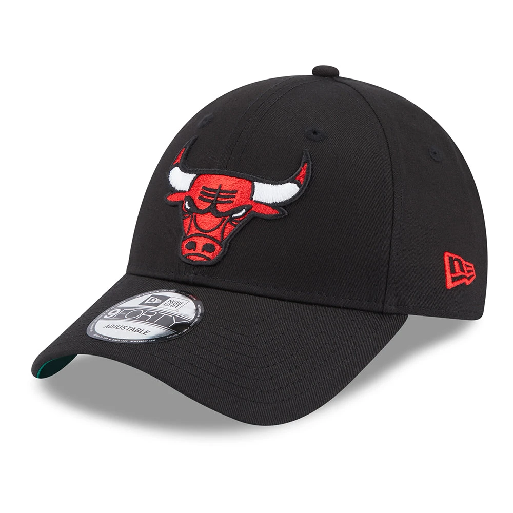New Era 9FORTY Chicago Bulls Baseball Cap - NBA Team Side Patch - Black