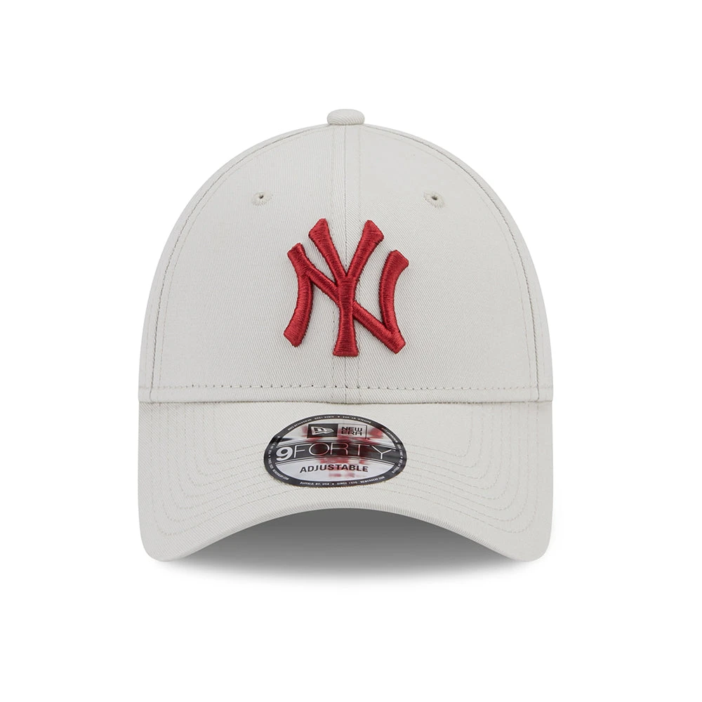 New Era 9FORTY New York Yankees Baseball Cap - MLB League Essential - Stone-Cardinal - Image 2